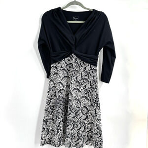 Title Nine Dress Size Small Black White Floral Print Twist V Neck Bodice